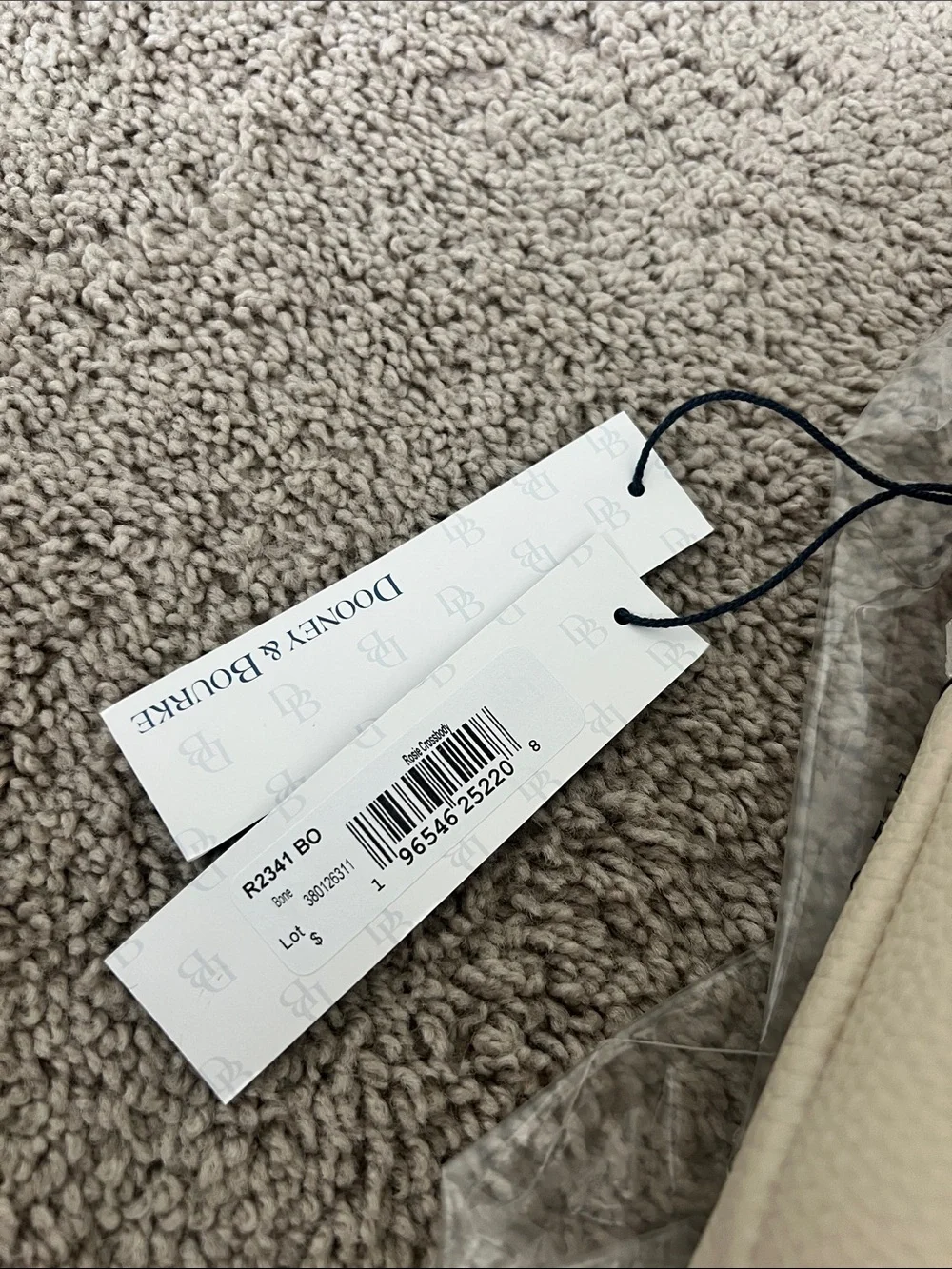 Dooney & Bourke zipper closure